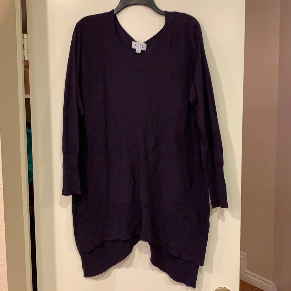 Long sleeve sweater, great for leggings